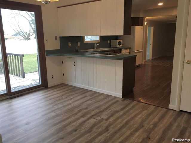 5260 Daniels Drive, Troy, MI 48098
