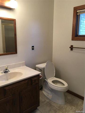 5260 Daniels Drive, Troy, MI 48098