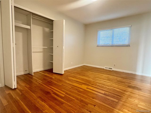 5260 Daniels Drive, Troy, MI 48098