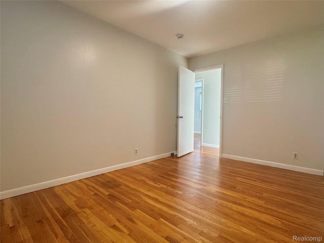 5260 Daniels Drive, Troy, MI 48098