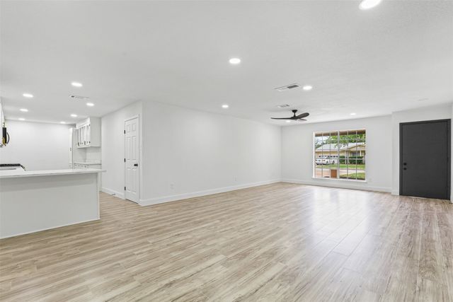 4637 Ivanhoe Drive, Fort Worth, TX 76132