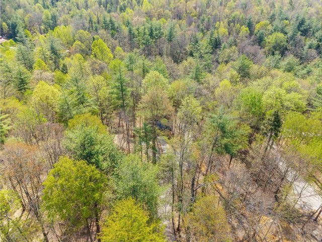 25 Joyful Springs Road, Zoe, KY 41397