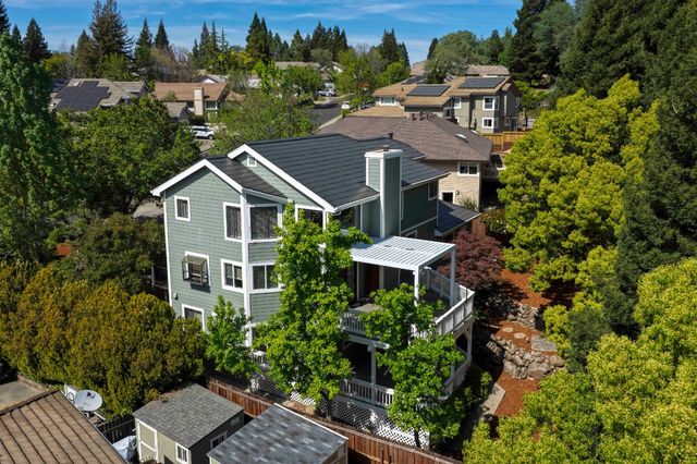 1610 Foxridge Cir, Auburn, CA 95603