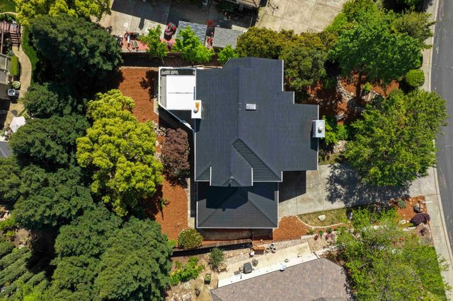 1610 Foxridge Cir, Auburn, CA 95603