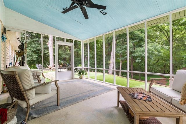 27 Otter Lane, Hoschton, GA 30548