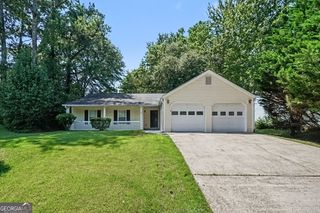 911 Riverstone Way, Woodstock, GA 30188