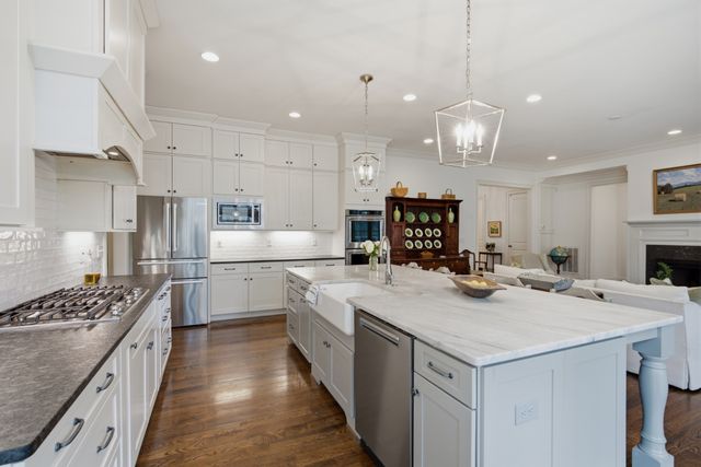 704A Crescent Rd, Nashville, TN 37205