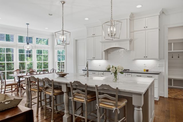 704A Crescent Rd, Nashville, TN 37205