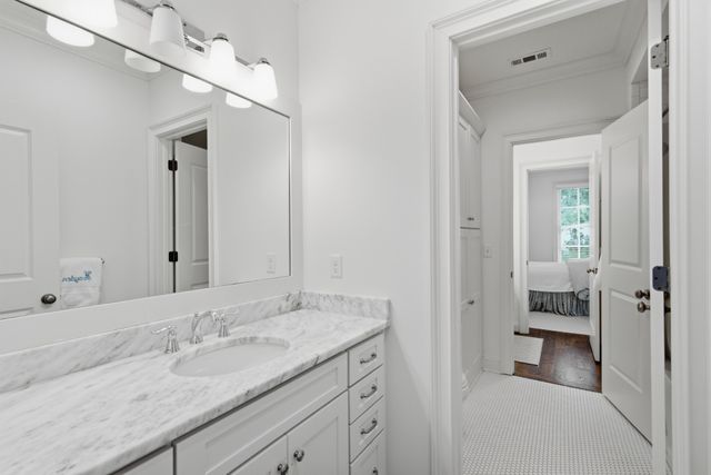 704A Crescent Rd, Nashville, TN 37205