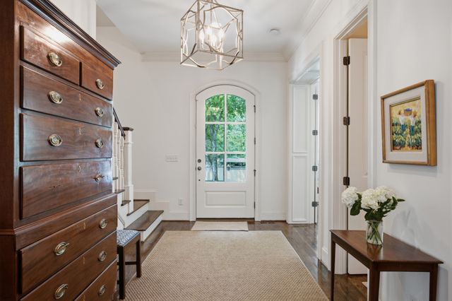 704A Crescent Rd, Nashville, TN 37205