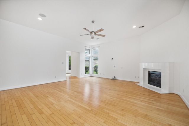 95 N Mews Wood Court, The Woodlands, TX 77381