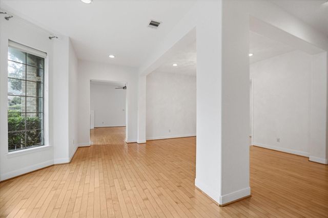 95 N Mews Wood Court, The Woodlands, TX 77381