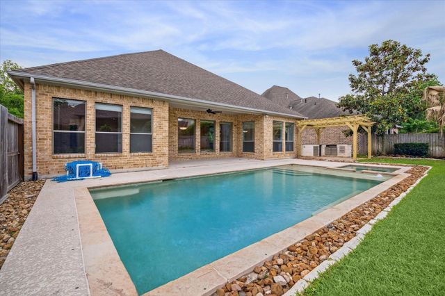 95 N Mews Wood Court, The Woodlands, TX 77381