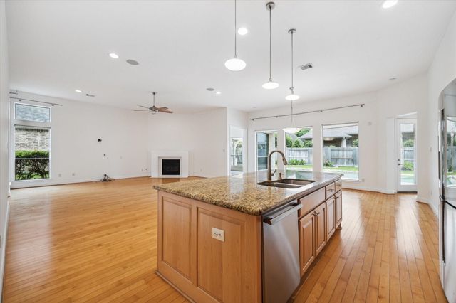 95 N Mews Wood Court, The Woodlands, TX 77381