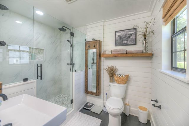 333 Edgewood, Onalaska, TX 77360
