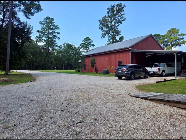 333 Edgewood, Onalaska, TX 77360