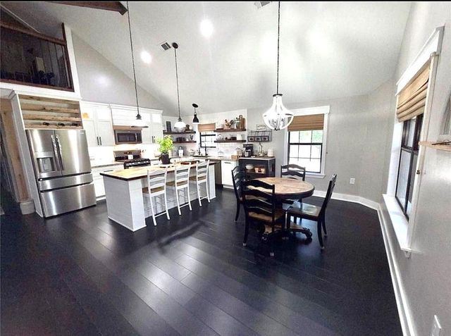 333 Edgewood, Onalaska, TX 77360