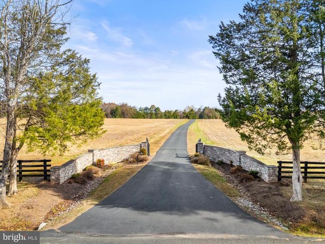 8485 ROGUES RD, Warrenton, VA 20187