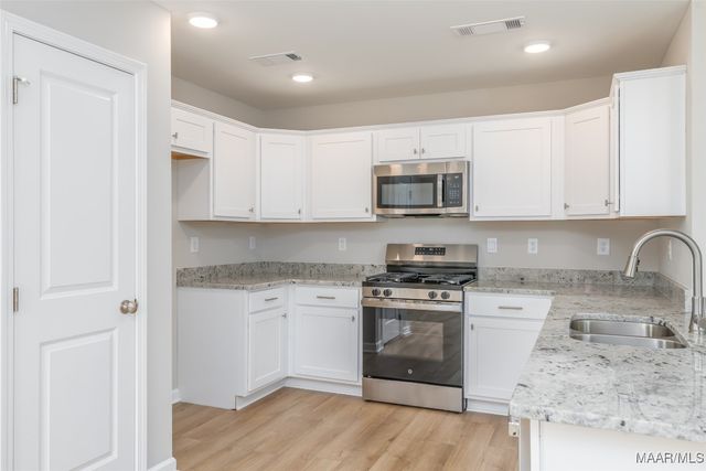 326 Kohn Drive, Millbrook, AL 36054