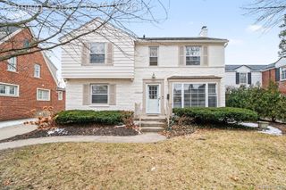 26079 York Road, Huntington Woods, MI 48070