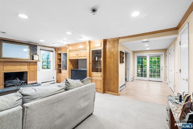 61 Charles Street, Allendale, NJ 07401