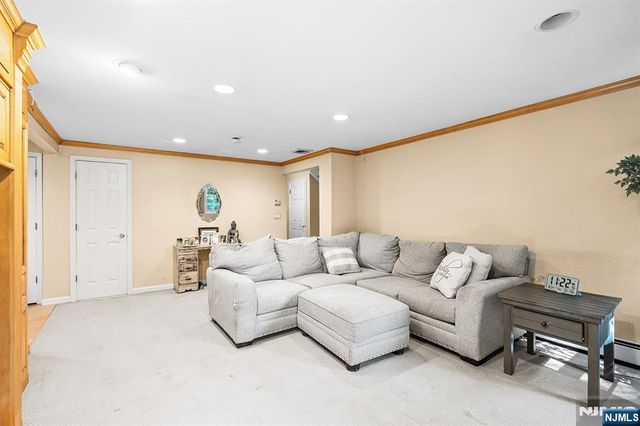 61 Charles Street, Allendale, NJ 07401