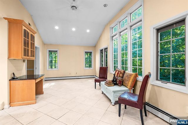 61 Charles Street, Allendale, NJ 07401