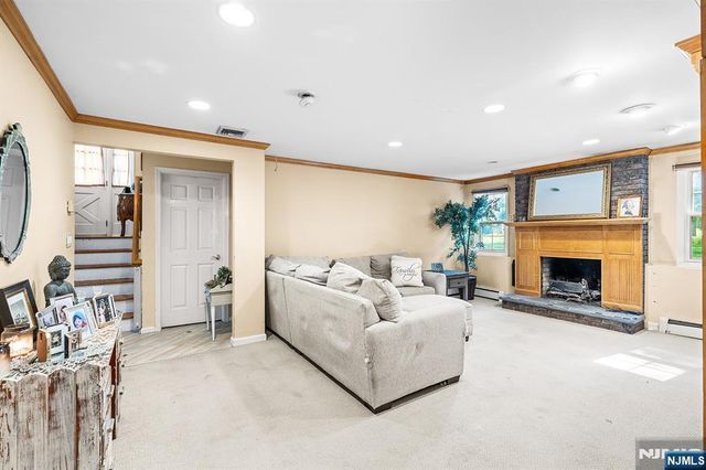 61 Charles Street, Allendale, NJ 07401