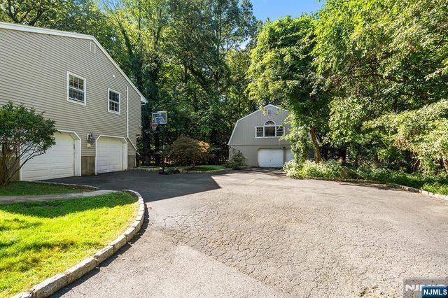 61 Charles Street, Allendale, NJ 07401