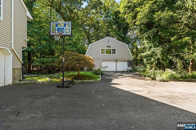 61 Charles Street, Allendale, NJ 07401
