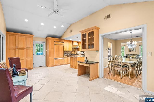 61 Charles Street, Allendale, NJ 07401