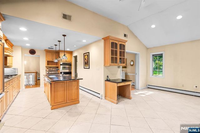 61 Charles Street, Allendale, NJ 07401