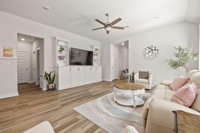 1006 Summer GLN, Georgetown, TX 78628