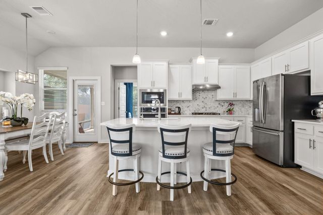 1006 Summer GLN, Georgetown, TX 78628