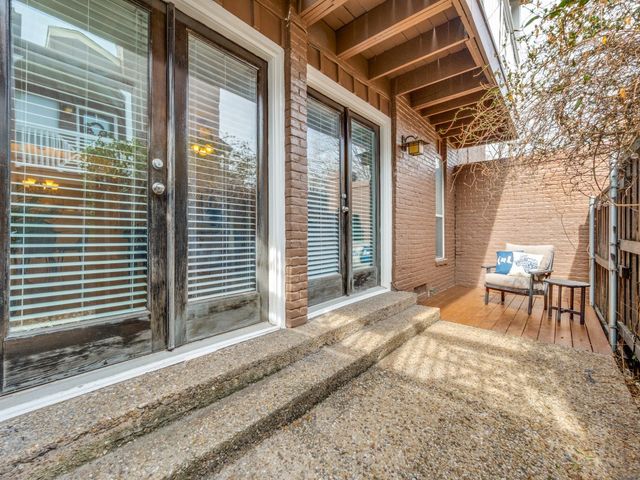 5936 Sandhurst Lane 112, Dallas, TX 75206