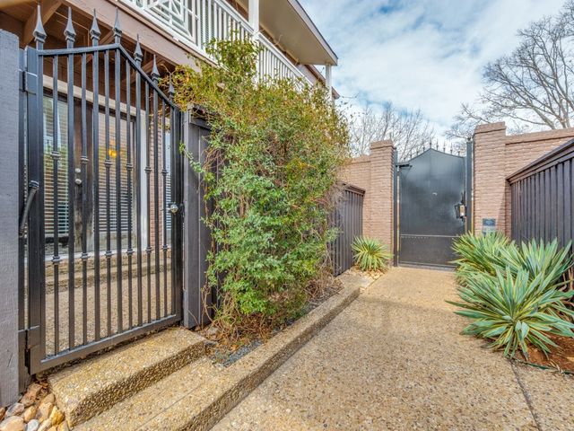 5936 Sandhurst Lane 112, Dallas, TX 75206