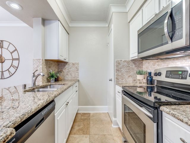 5936 Sandhurst Lane 112, Dallas, TX 75206