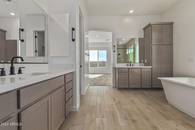 13637 W HACKAMORE Drive, Peoria, AZ 85383