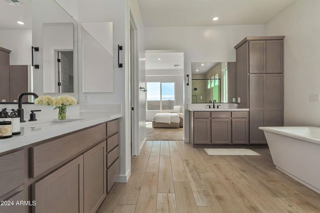 13637 W HACKAMORE Drive, Peoria, AZ 85383