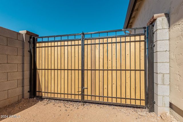 13637 W HACKAMORE Drive, Peoria, AZ 85383