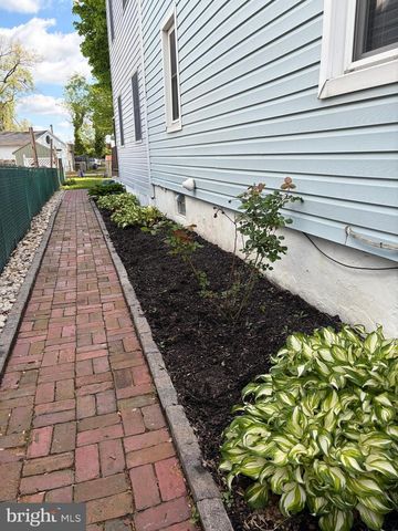 323 WALNUT ST, Bristol, PA 19007
