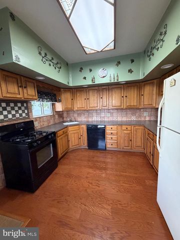 323 WALNUT ST, Bristol, PA 19007