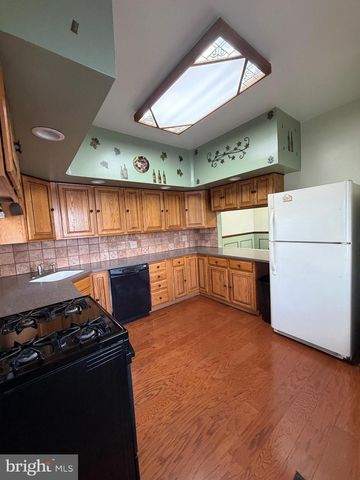 323 WALNUT ST, Bristol, PA 19007
