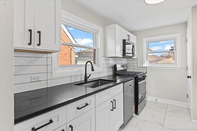 1043 Marshall Avenue, Bellwood, IL 60104