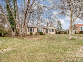 1500 Collier Court, Charlotte, NC 28205