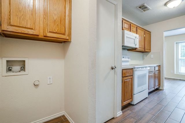 7501 Little Rock Lane, Fort Worth, TX 76120