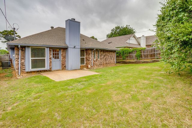 7501 Little Rock Lane, Fort Worth, TX 76120