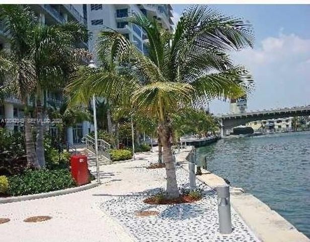 690 SW 1st Ct 1825, Miami, FL 33130