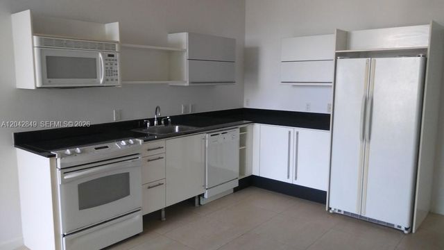690 SW 1st Ct 1825, Miami, FL 33130