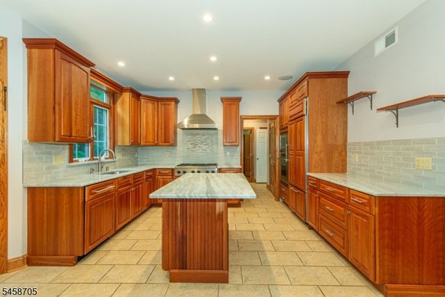 50 Gormley Ln, Kinnelon Boro, NJ 07405